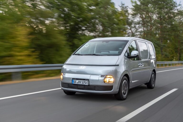 Nya Hyundai STARIA Cargo laddar för transportbilsfighten